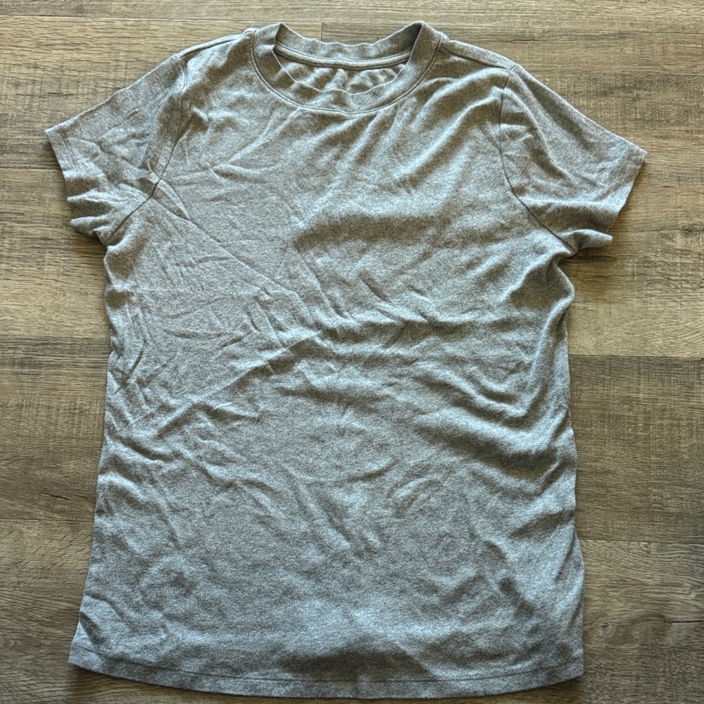 a new day women’s Crew Neck Short Sleeve T-Shirt in Heather Gray